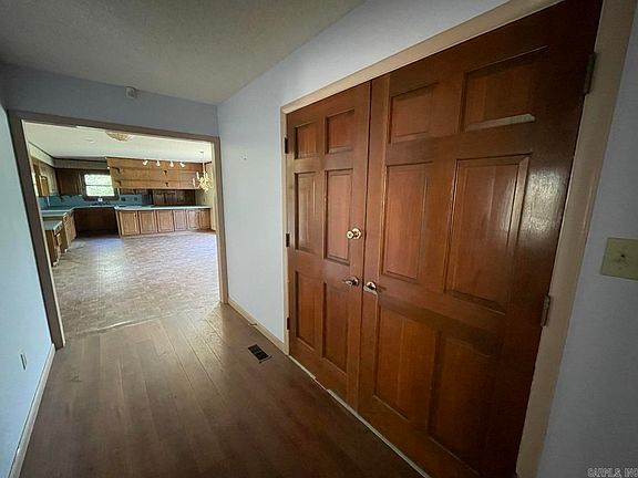 3rd image of 2800 Meadow Rdg