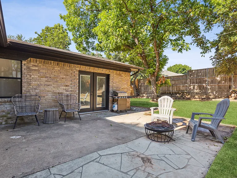 2015 Camelot Dr — Photo 26