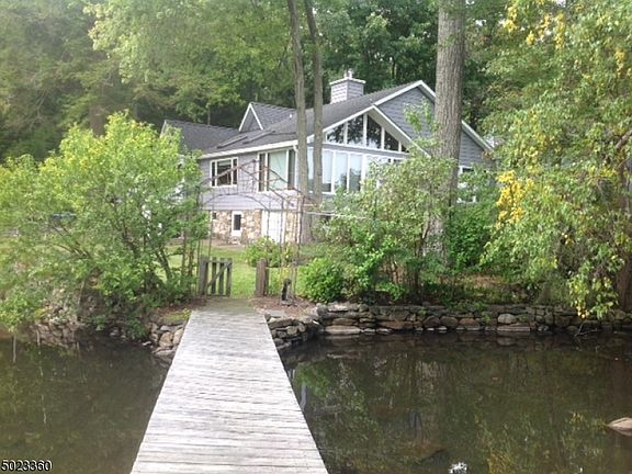 5th image of 2048 Lakeside Dr W