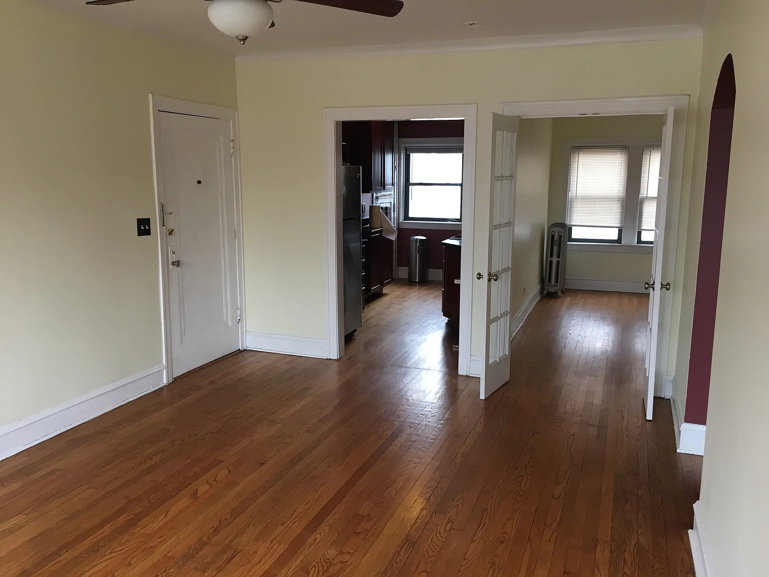 906 S Elmwood Ave — Photo 2
