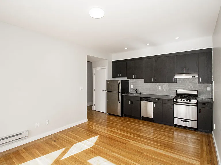 520 Scott — Photo 1