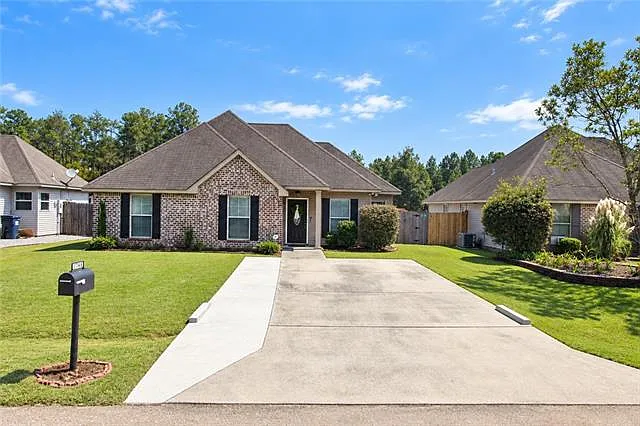 3 bed, 2.0 bath, 1400 sqft, $1,850 — Photo 2