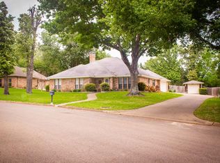 1186 E Oval Dr, Athens, TX 75751