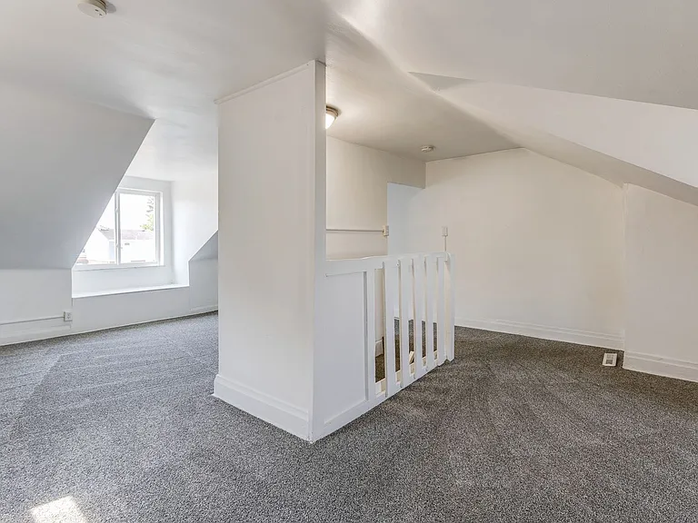 2120 Salisbury St S — Photo 40
