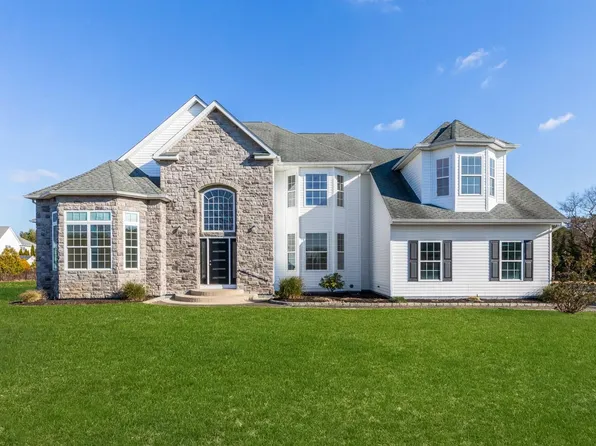 7 Winston Court, Shoreham, NY 11786