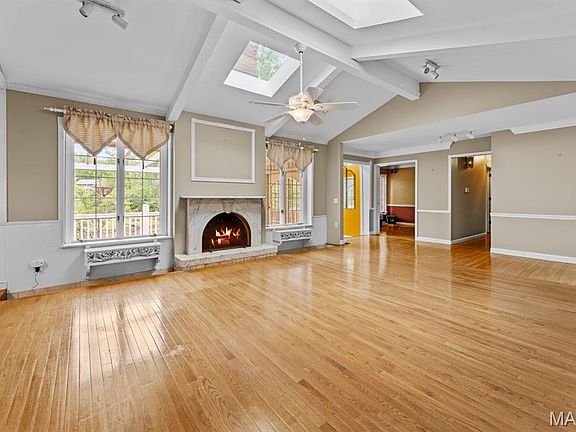 4th image of 160 Ladue Pines Dr