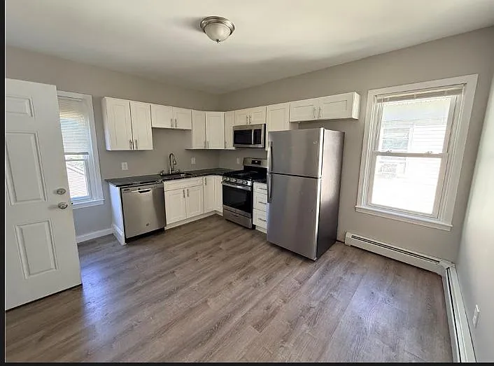 3 bed, 1086 sqft, $2,000 — Photo 2