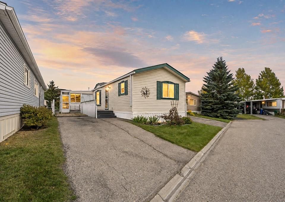 1st image of 99 Arbour Lake Rd NW #142