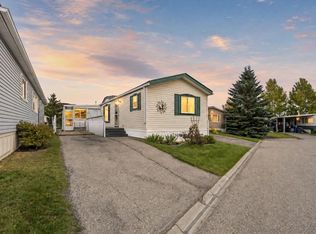 99 Arbour Lake Rd NW #142, Calgary, AB T3G 4E4