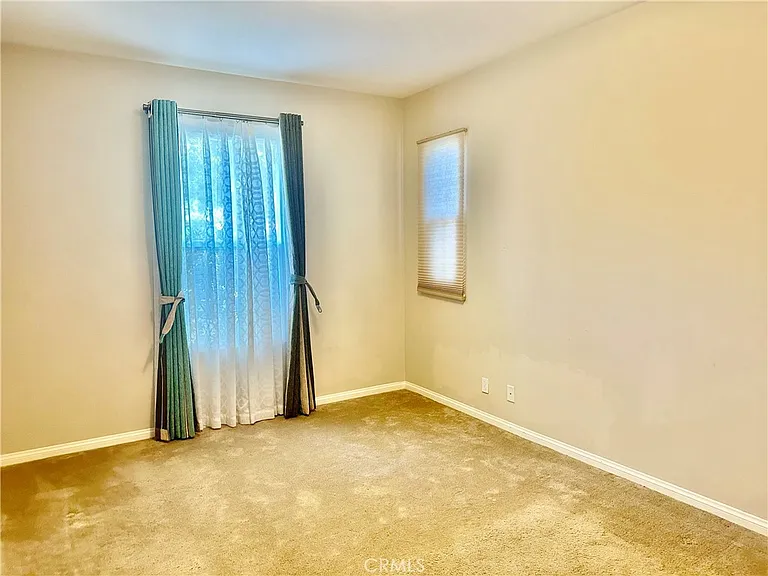 102 Chestnut Grv — Photo 8