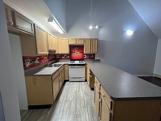 1st image of 24 Noll St Floor 2