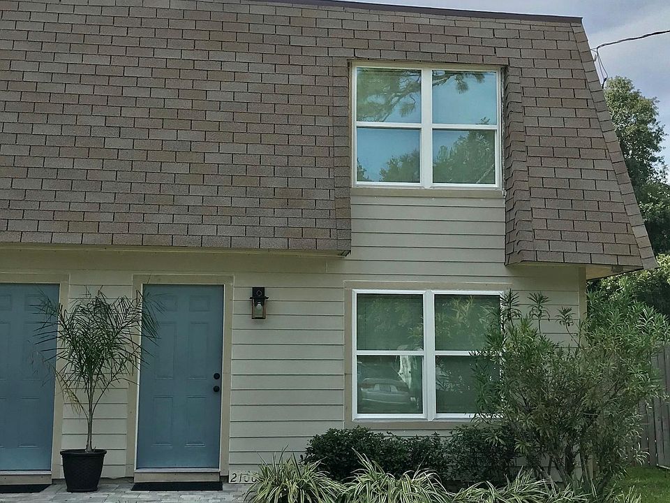 Curbside view of property