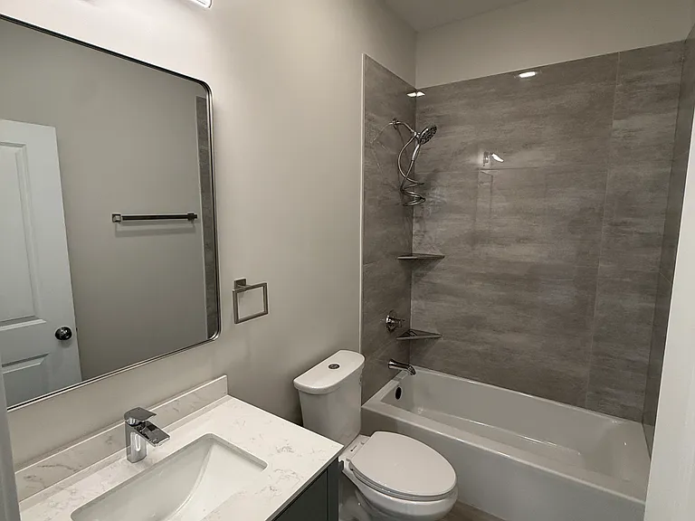 6506 S Green St #2F — Photo 5