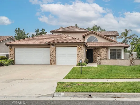 701 Black Oak Cir, Corona, CA 92881