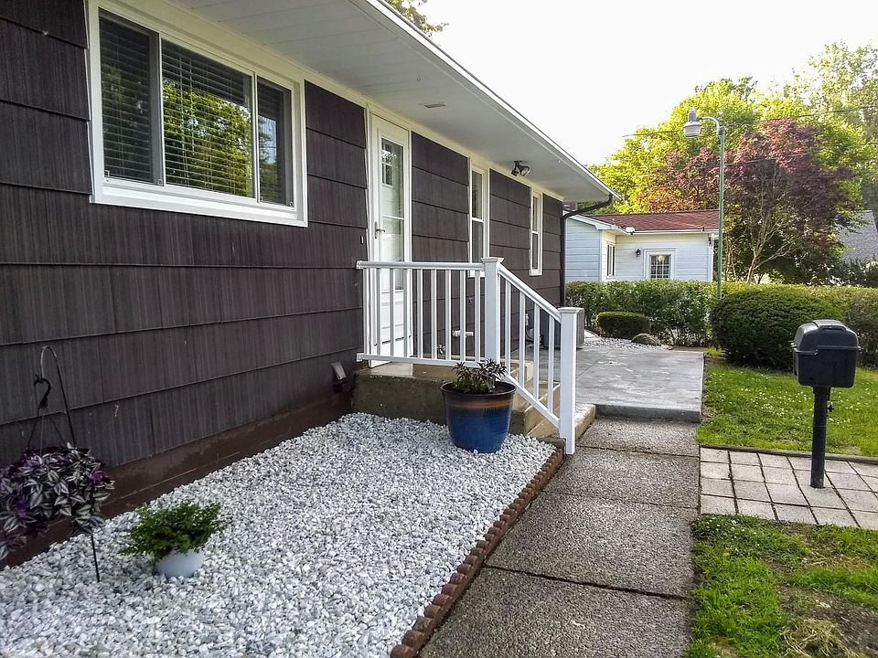 1st image of 619 Lowell Ave