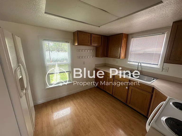 439 E Wyeth St — Photo 4