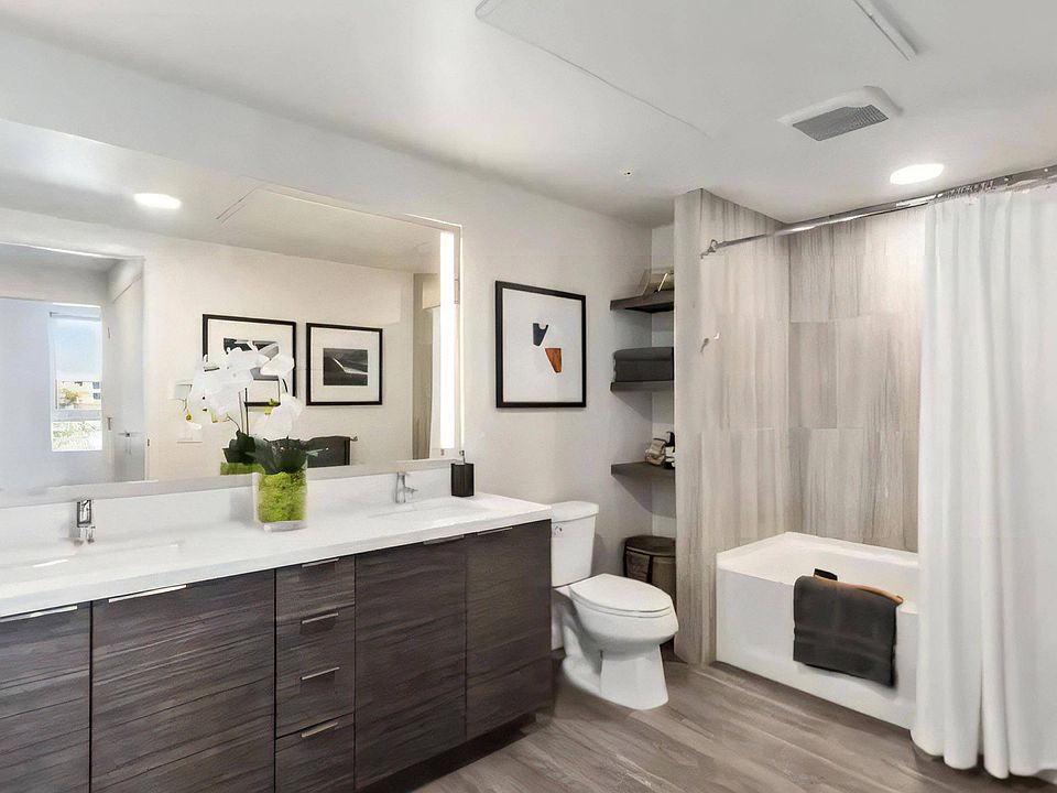 Double Vanities with Large Soaking Tub