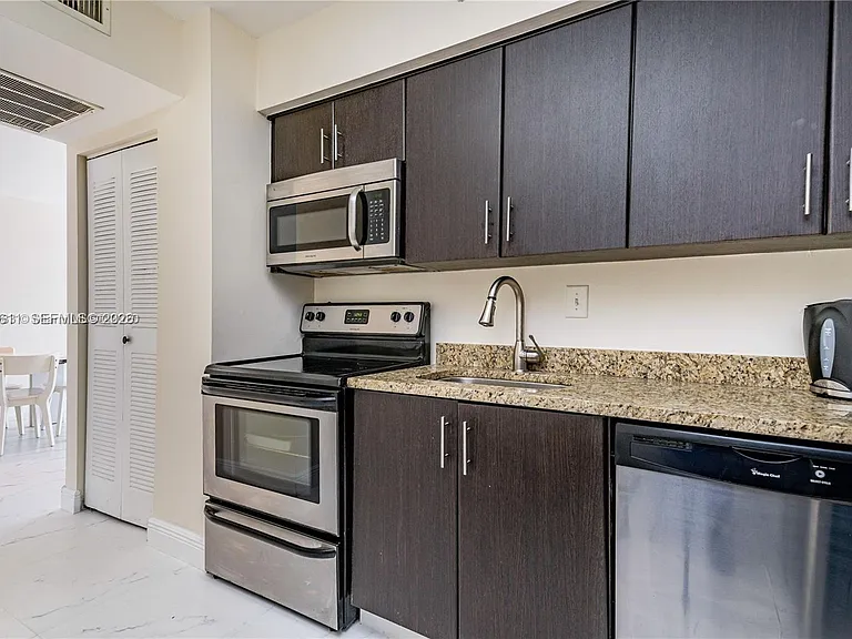 3300 NE 192nd St #LP17 — Photo 12