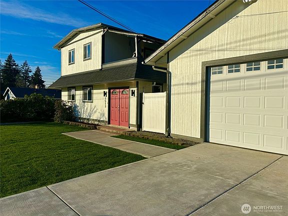 3rd image of 1513 Violet Meadow Street S