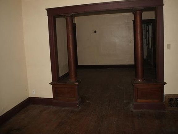 2nd image of 928 Onondaga Ave