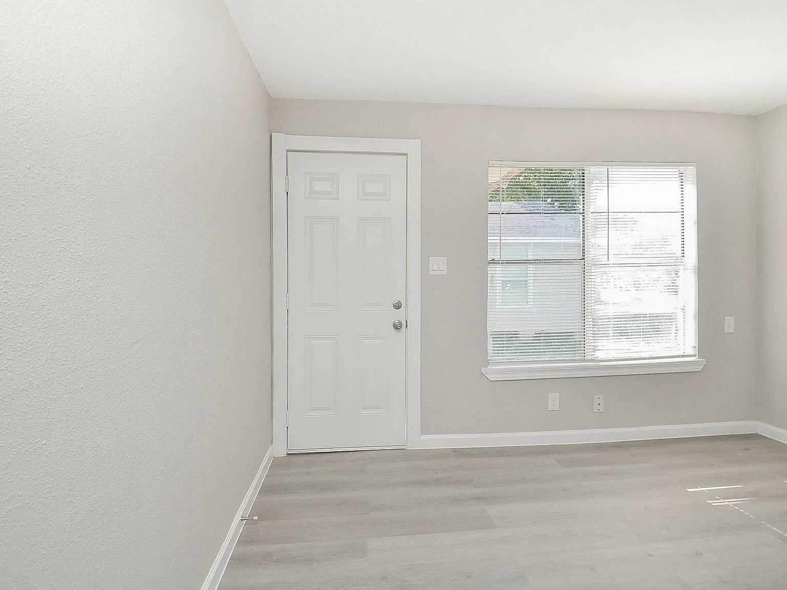 2 bed, 1.0 bath, 700 sqft, $795 — Photo 4