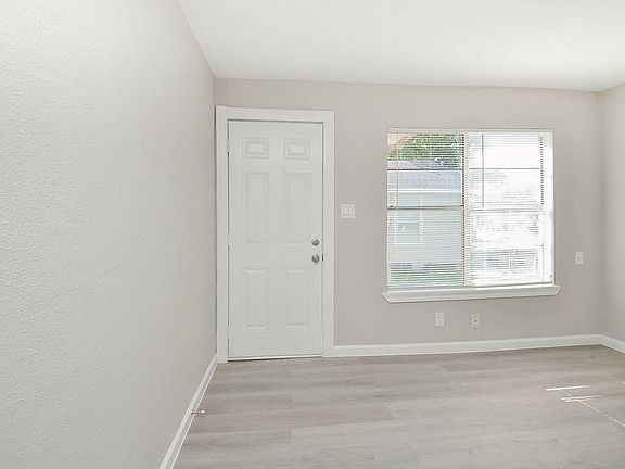 3rd image of 6010 Collingsworth St APT 2