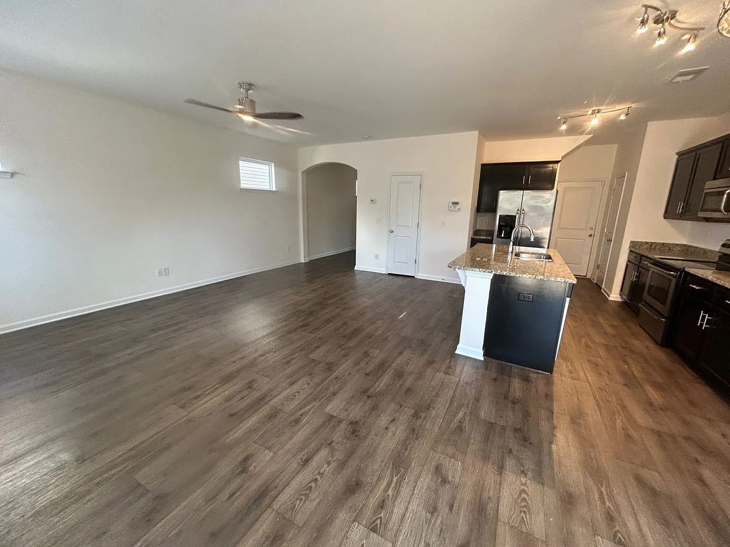 3 bed 3 bath home available near Forest Lake! - 1941 square feet — Photo 4