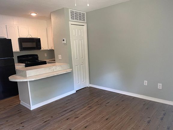 4th image of 2001 E Avenue A #8