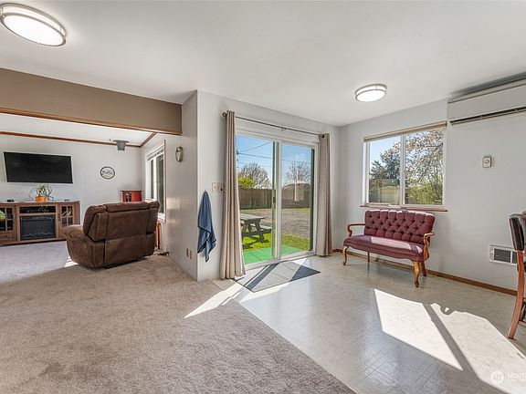 5th image of 1312 83rd Avenue SE