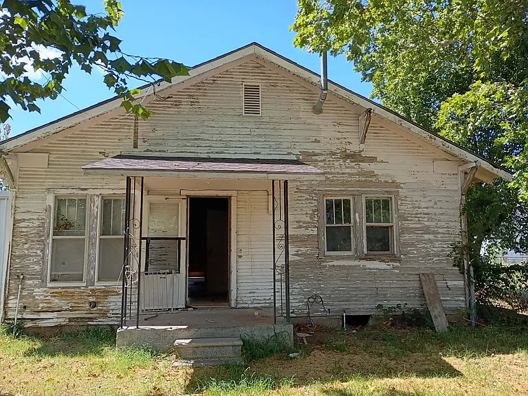 411 S Mill St — Photo 1