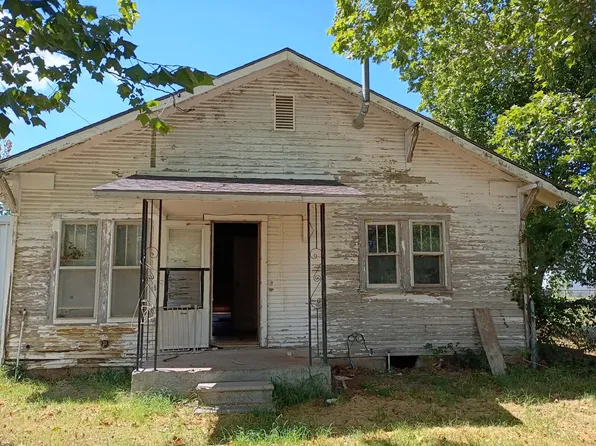 411 S Mill St, Bowie, TX 76230