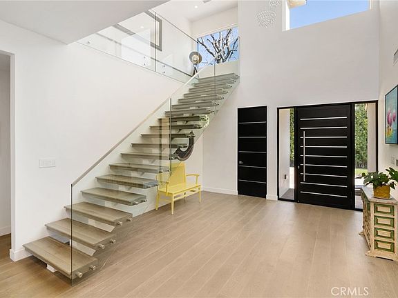 4th image of 5541 Matilija Ave