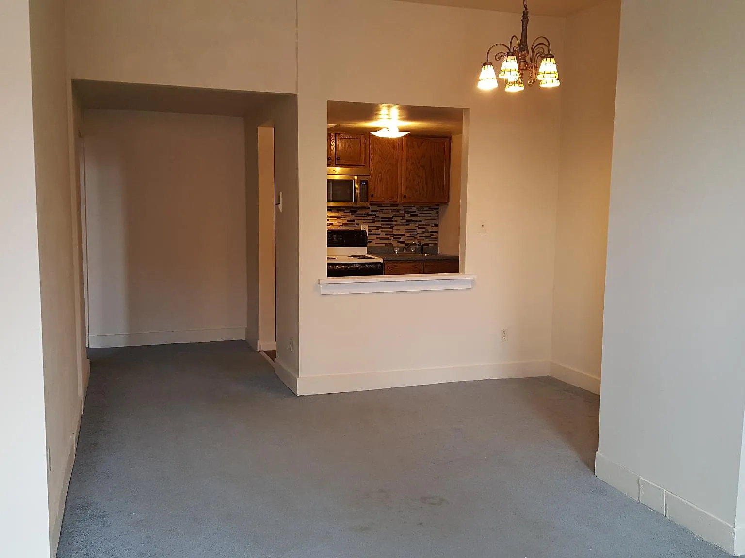 2 bed, $1,372 — Photo 2