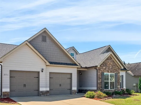 2711 Tara Ct, Opelika, AL 36804