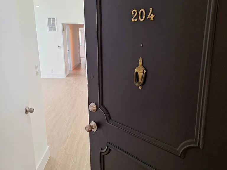 336 S Norton Ave #204 — Photo 2
