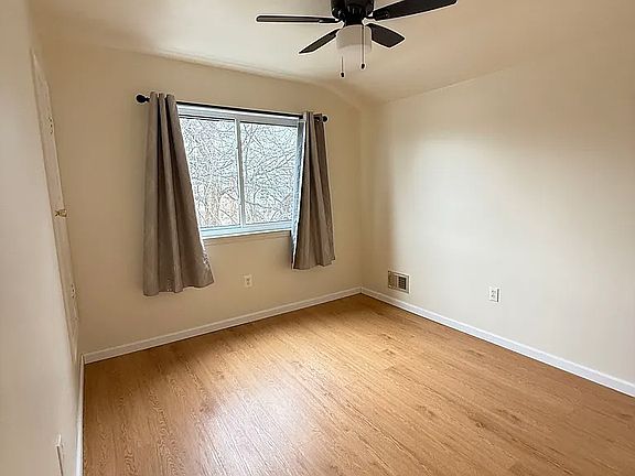 5th image of 94 Confederation Pl #1