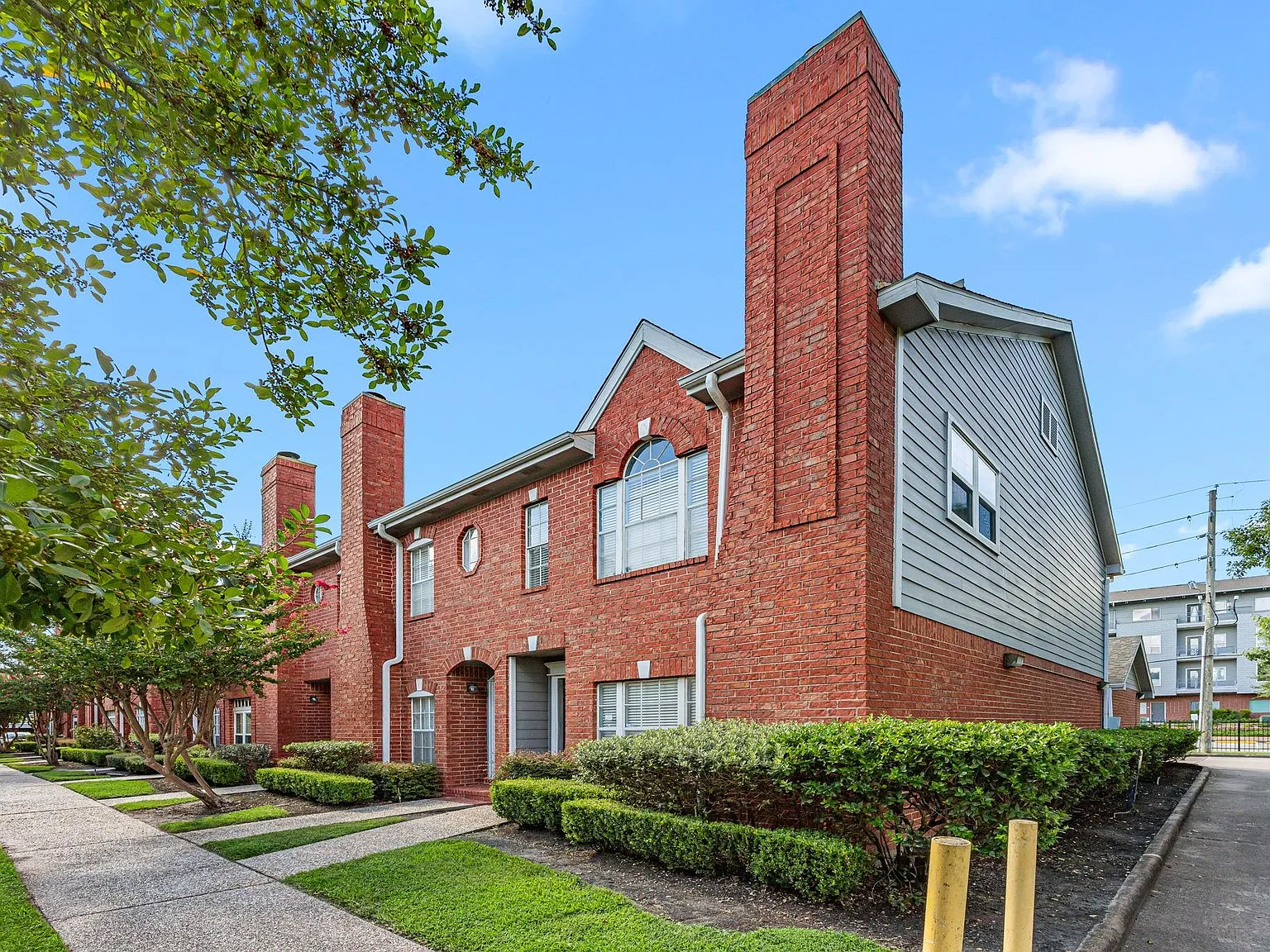 2 bed, 2.5 bath, 1386 sqft, $1,895 — Photo 3