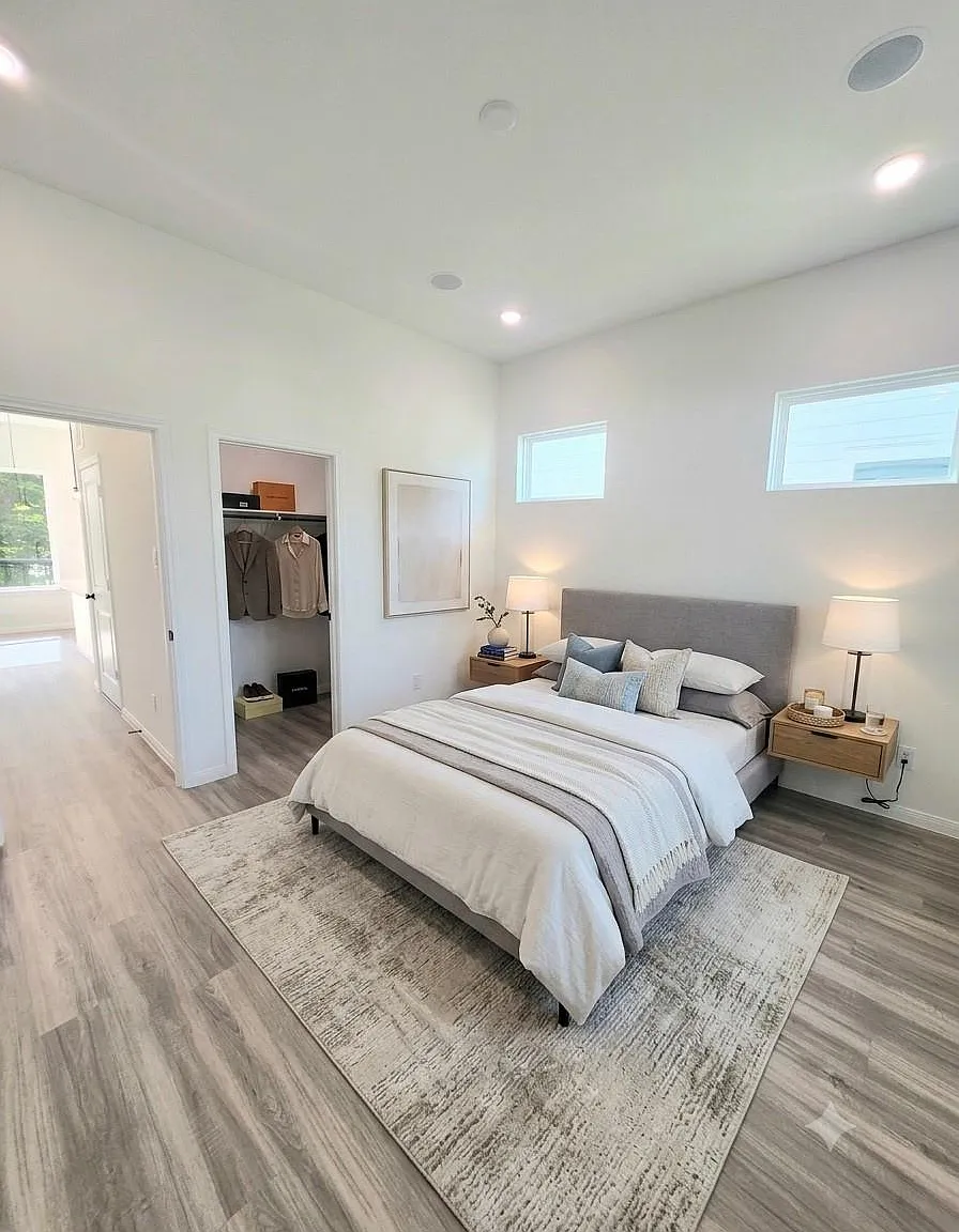 2 bed, 2.5 bath, 918 sqft, $1,995 — Photo 3
