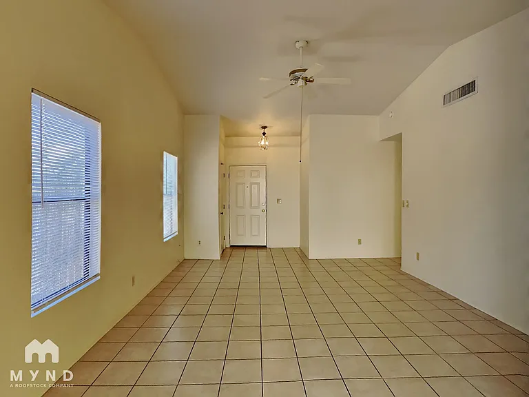 2966 W Country Meadow Dr — Photo 2