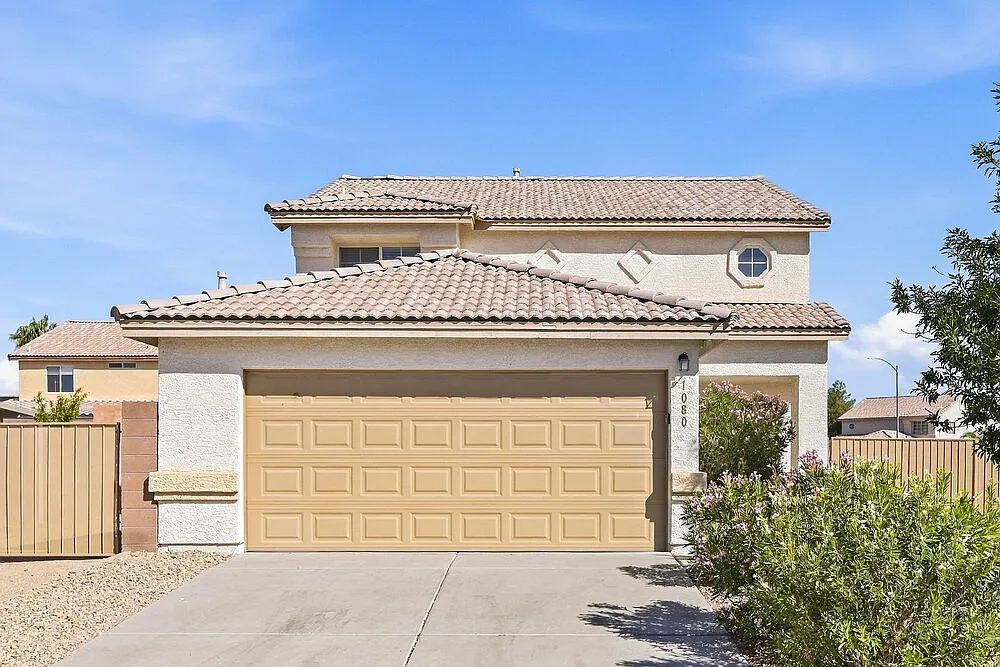 3 bed, 2.5 bath, 1567 sqft, $2,220 — Photo 1