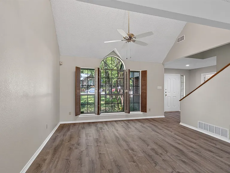 1009 W Winding Creek Dr — Photo 4
