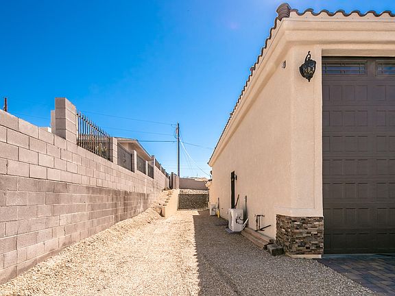 4th image of 1770 Cabana Dr