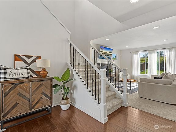 4th image of 5115 80th Avenue NE