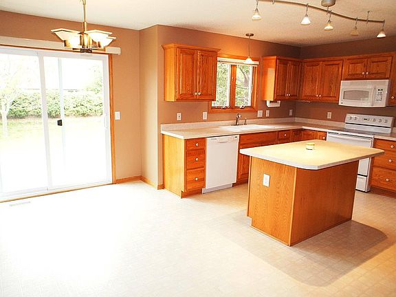4th image of 1605 NW Wagner Blvd