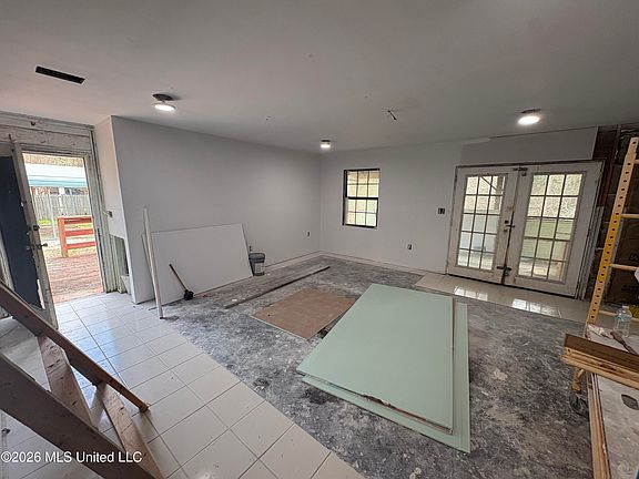 4th image of 2417 Robertsdale Rd