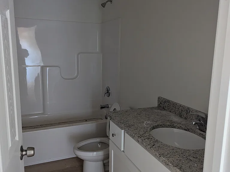 631 N Jones Ave — Photo 11