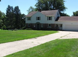 1443 La Cresta Dr, Freeport, IL 61032