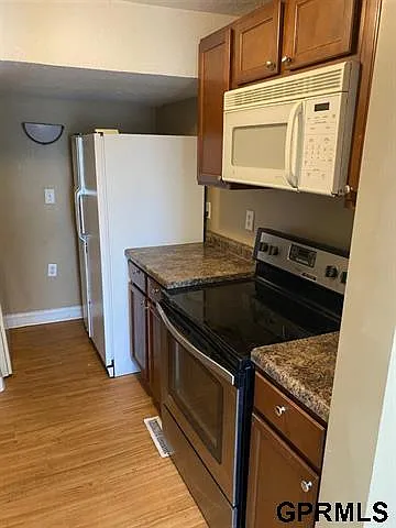 1 bed, 900 sqft, $1,000 — Photo 3
