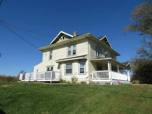 17618 480th St, Oakland, IA 51560