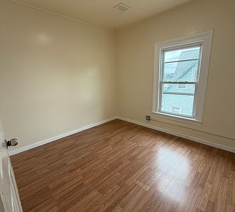 4th image of 11 Bergen St #2